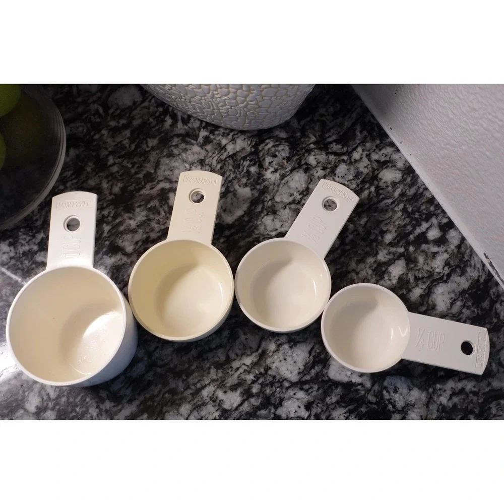 Vintage Pyrex Accessory‎ measuring cups set of 4 off white color baking utensils